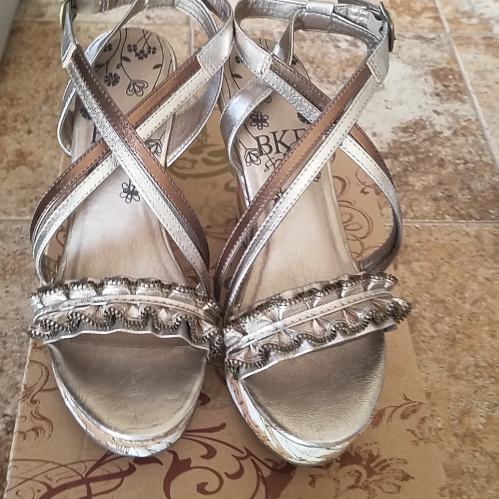 NIB! Women's BKE Gold Multi Metallic Wedges size 6